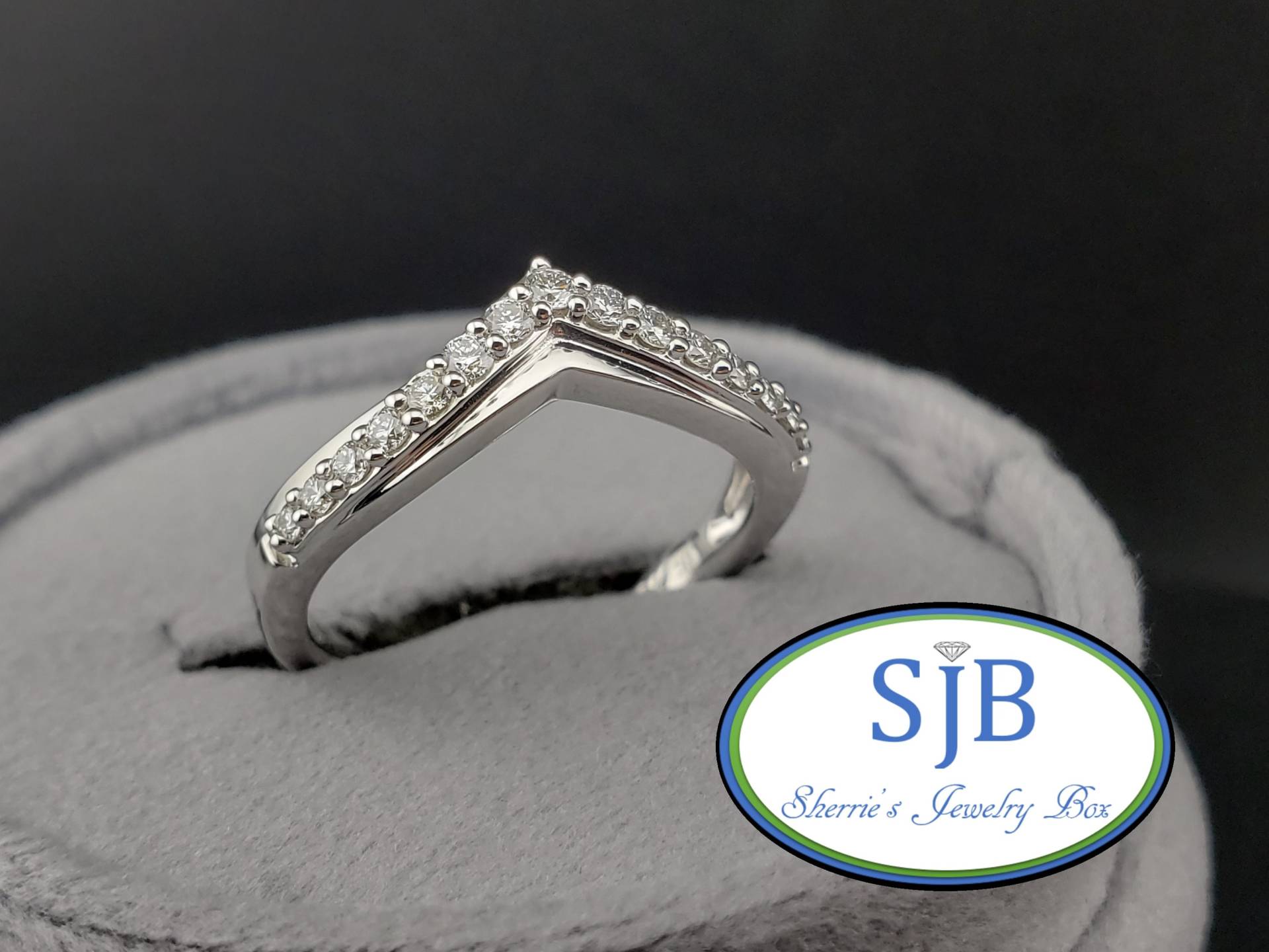 Diamantringe, 14K Weißgold Diamant Band, Ehering, V-Form Jubiläumsring, Stapelbänder, Größe 7, #bt805 von SherriesJewelryBox