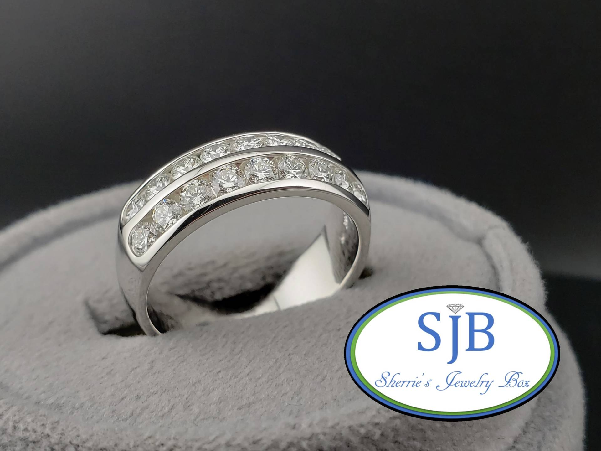 Diamantbänder, 14K Weißgold Diamantband, Zweireihige Kanalbänder, Eheringe, Stapelbänder, Jubiläumsringe, Größe 7, #bt810 von SherriesJewelryBox