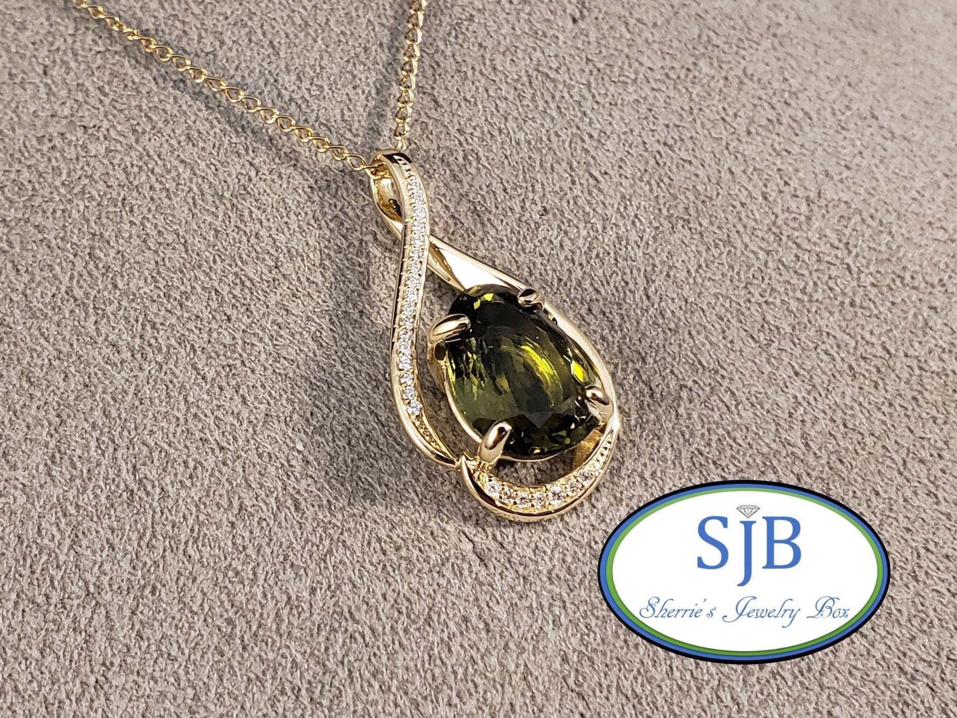 Grüner Turmalin Anhänger, 14K Gelbgold Oval & Diamant Halo Grüne Edelstein Oktober Geburtsstein, #p1334 von SherriesJewelryBox