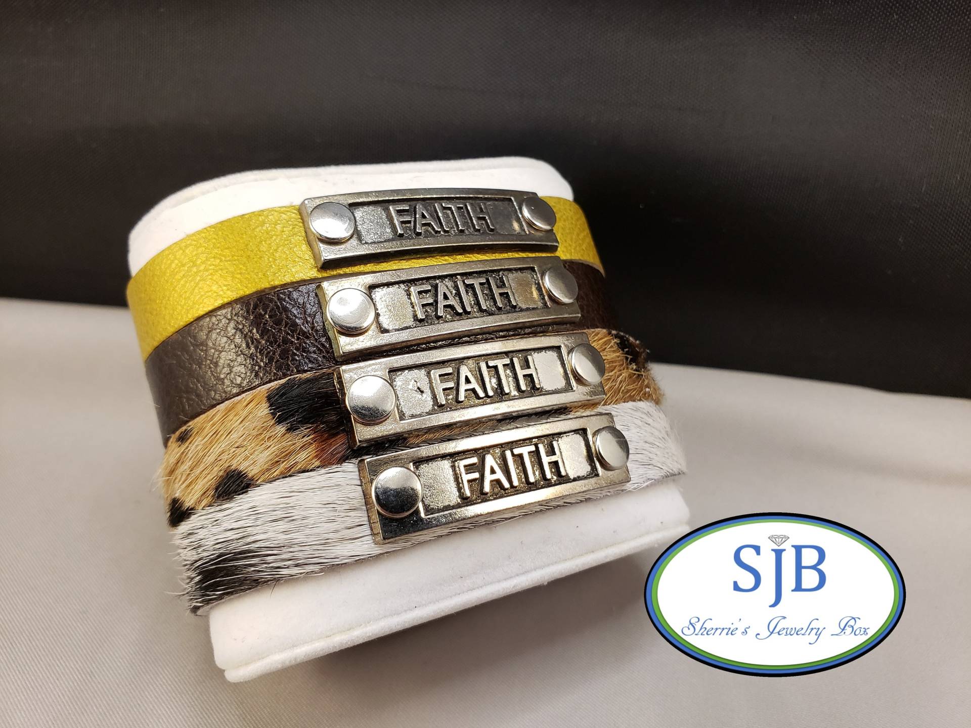 "Lederarmbänder, Silber "Vertrauen" Armbänder, Echtleder Freundschaftsarmband, Verstellbares Armband, Stapelbare #b305." von SherriesJewelryBox