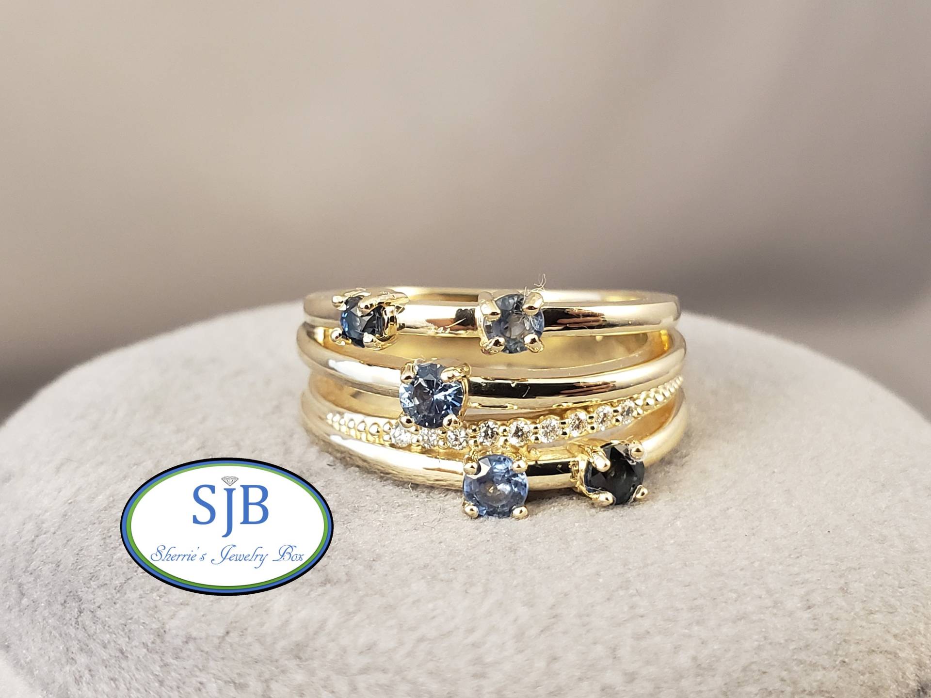 Saphirringe, 14K Gelbgoldring Mit Blauem Saphir Und Diamant, Saphir - Diamantband, Stapelringe, Größe 7, #r998 von SherriesJewelryBox