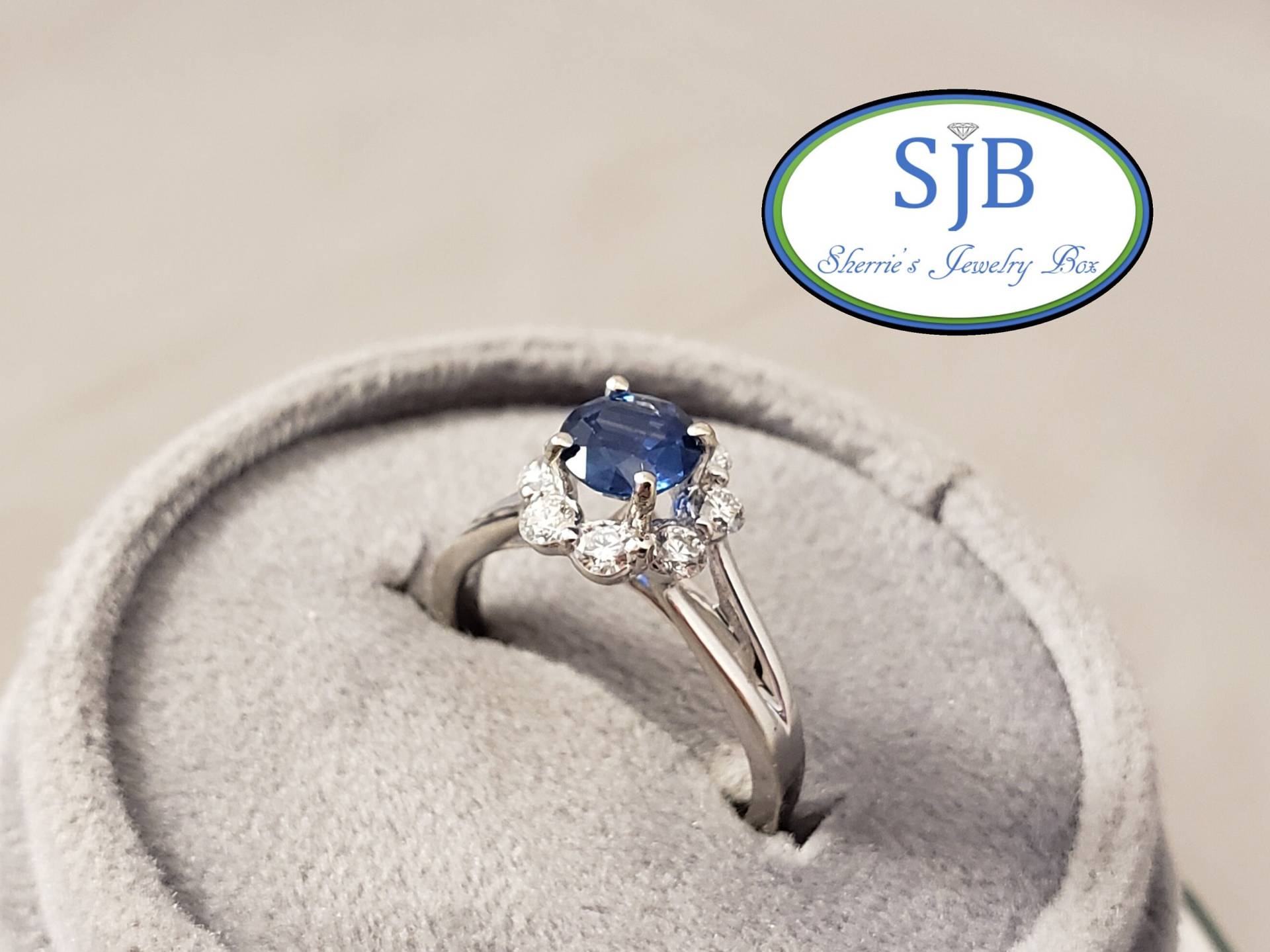 Saphirringe, Verlobungsringe, 14K Weißgold Blau Saphir & Diamant Halo Ring, Stapelbare Ringe, September Geburtsstein, Größe 6.5, #bt171 von SherriesJewelryBox