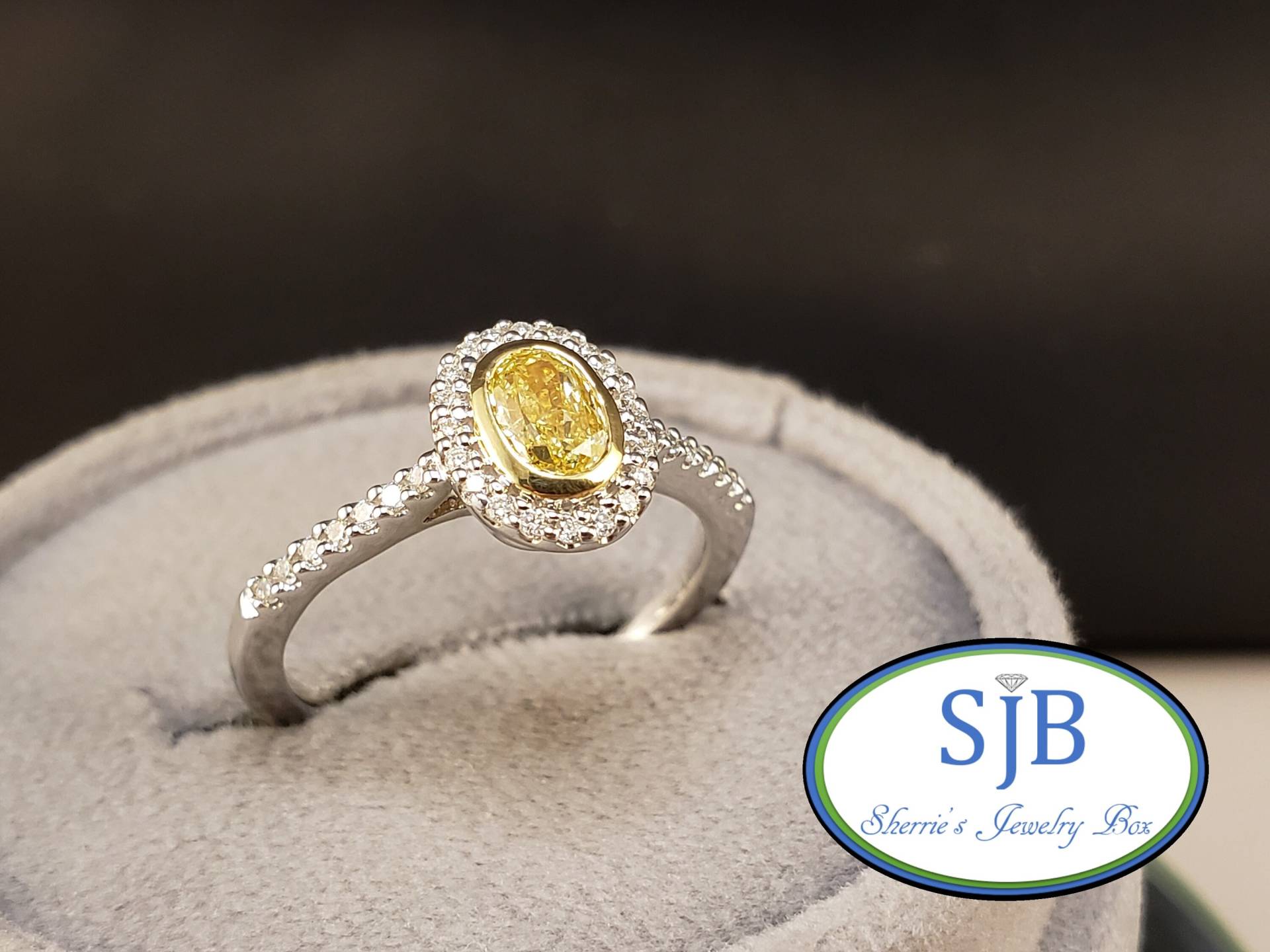 Verlobungsringe, 14 Karat Weißgold Gelb Diamant Oval Halo Verlobungsring, Gelbe Diamantringe, Größe 7, 25, #bt804 von SherriesJewelryBox