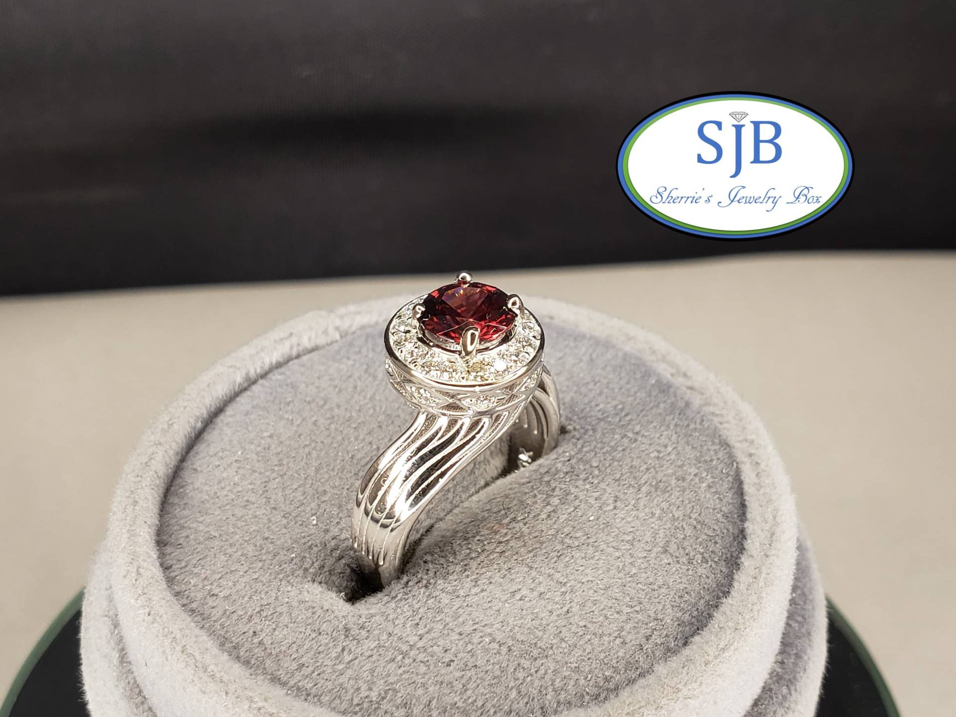 Verlobungsringe, 14K Weißgold Roter Zirkon & Diamant Halo Ring, Verlobungsring, Vintage Inspirierter Zirkonring, Größe 6.25, #bt522 von SherriesJewelryBox