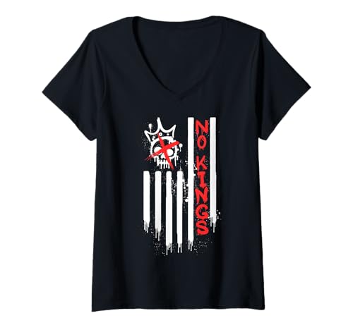 Damen Nein zum Marsch zum Königstag in Amerika und Protest gegen die US-Flagge, Totenkopf T-Shirt mit V-Ausschnitt von Shertvibes No To Kings Day In The U.S. Protest Tee