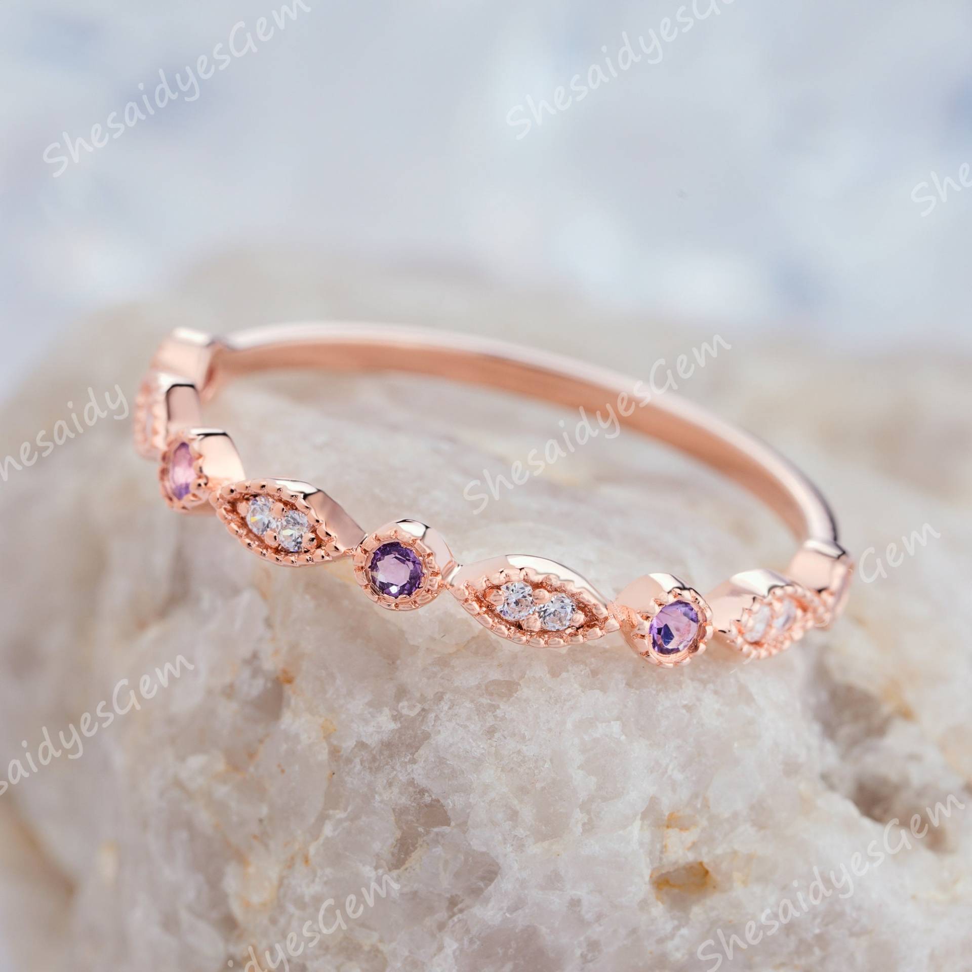 14K Roségold Amethyst Verlobungsband, Passendes Band Mit Natürlichem Halb-Ewigkeitsdiamant, Jubiläumsring Ehering, Stapelbares Gerades von ShesaidyesGem