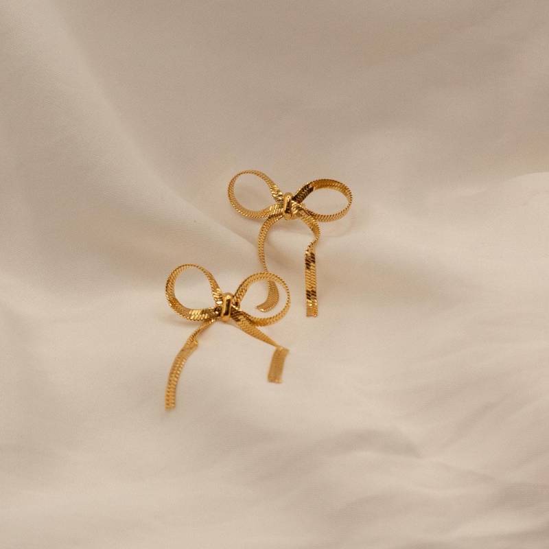 Gold Plated Waterproof Bow Earrings "Maria" Gold Plated Waterproof Bow Earrings "Maria" von Shesapearl