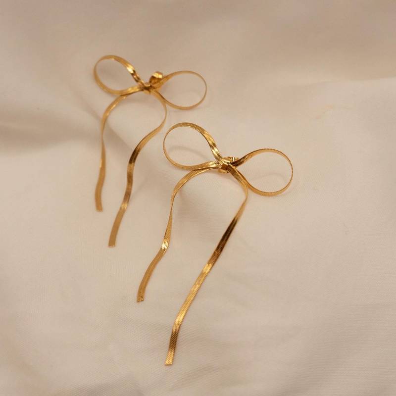 Gold Plated Waterproof Bow Earrings "Rosie" von Shesapearl