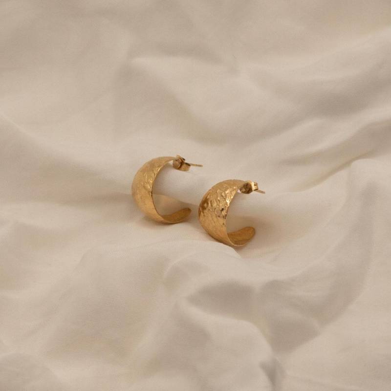 Gold Plated Waterproof Hoops "Laura" von Shesapearl