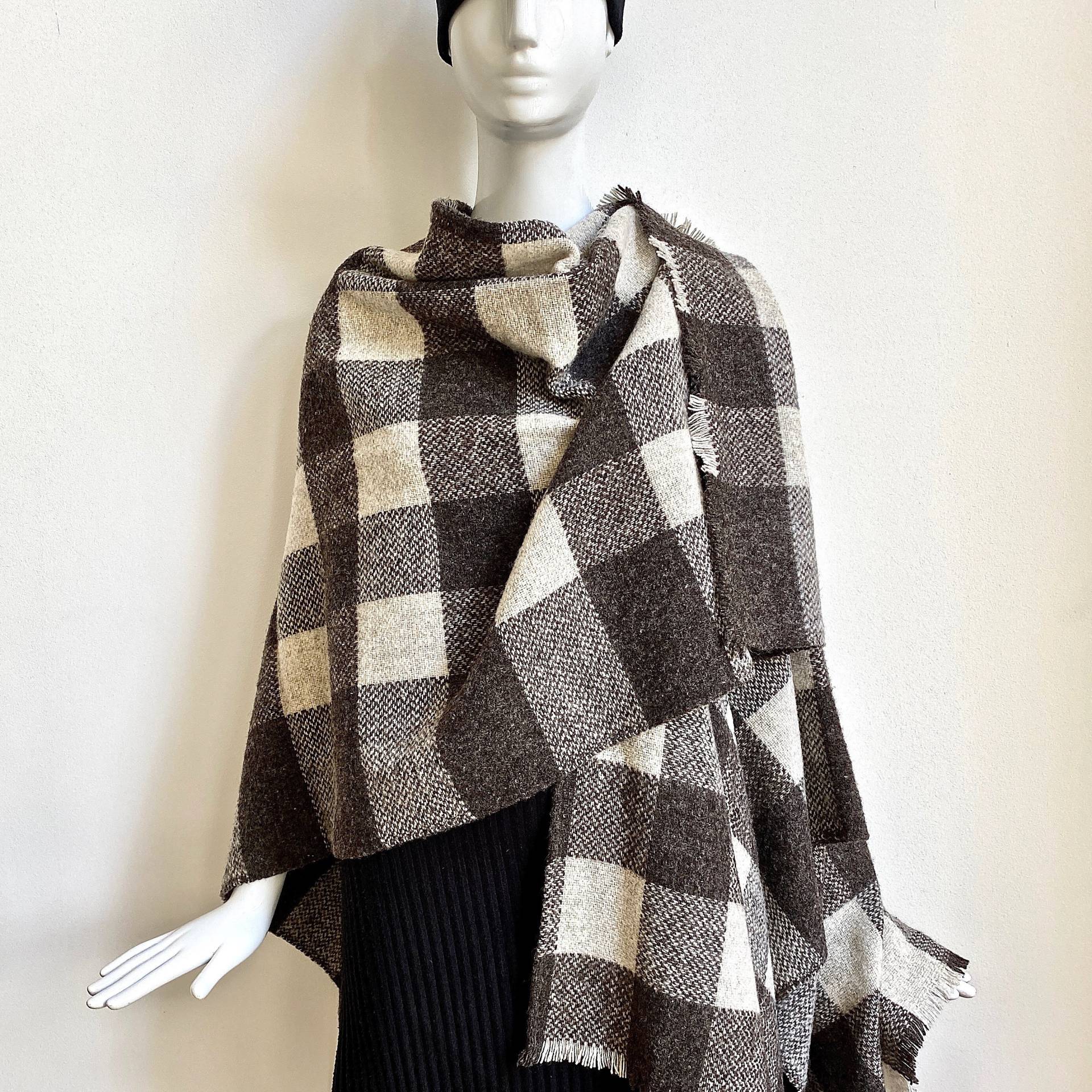 Limited Edition 100 % Pure Shetland Wolle Poncho/Wrap Limited Edition 100 % Pure Shetland Wolle Poncho/Wrap von Shetlandgray