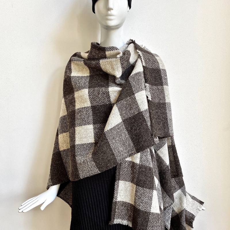 Limited Edition 100 % Pure Shetland Wolle Poncho/Wrap Limited Edition 100 % Pure Shetland Wolle Poncho/Wrap von Shetlandgray