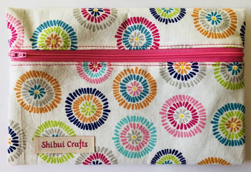 Bunte Bleistift Etui Mit Reißverschluss/Weiß-Rosa-Blau Free Perlen Reißverschluss-Anhänger Zurück Zur Schule Rosa Bunte Bleistift Etui Mit Reißverschluss/Weiß-Rosa-Blau Free Perlen Reißverschluss-Anhänger Zurück Zur Schule Rosa von ShibuiCrafts