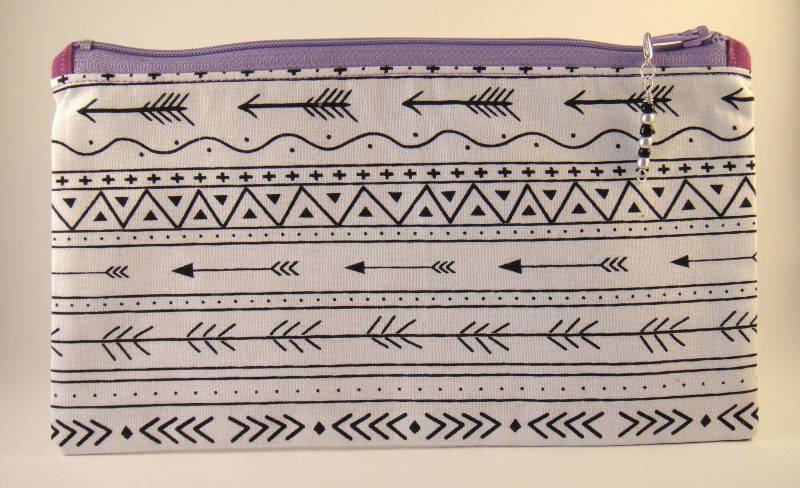 Bunte Bleistift Etui Mit Reißverschluss/Weiß Und Lila Pfeil-Motiv Free Perlen Reißverschluss-Anhänger Zurück Zur Schule Bunte Bleistift Etui Mit Reißverschluss/Weiß Und Lila Pfeil-Motiv Free Perlen Reißverschluss-Anhänger Zurück Zur Schule von ShibuiCrafts