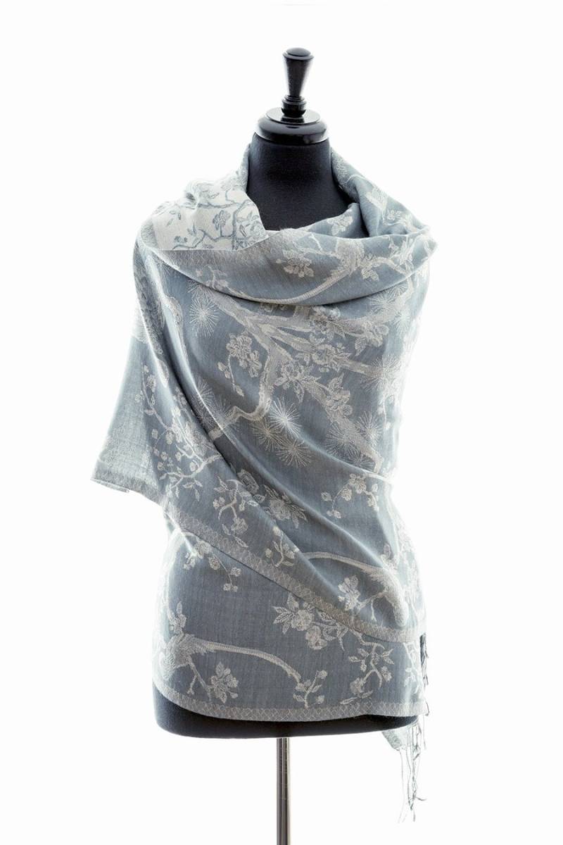 Grauer Kaschmir Seide Blumen Schal - Hochzeitsgast Outfit Grauer Kaschmir Seide Blumen Schal - Hochzeitsgast Outfit von ShibumiStyle