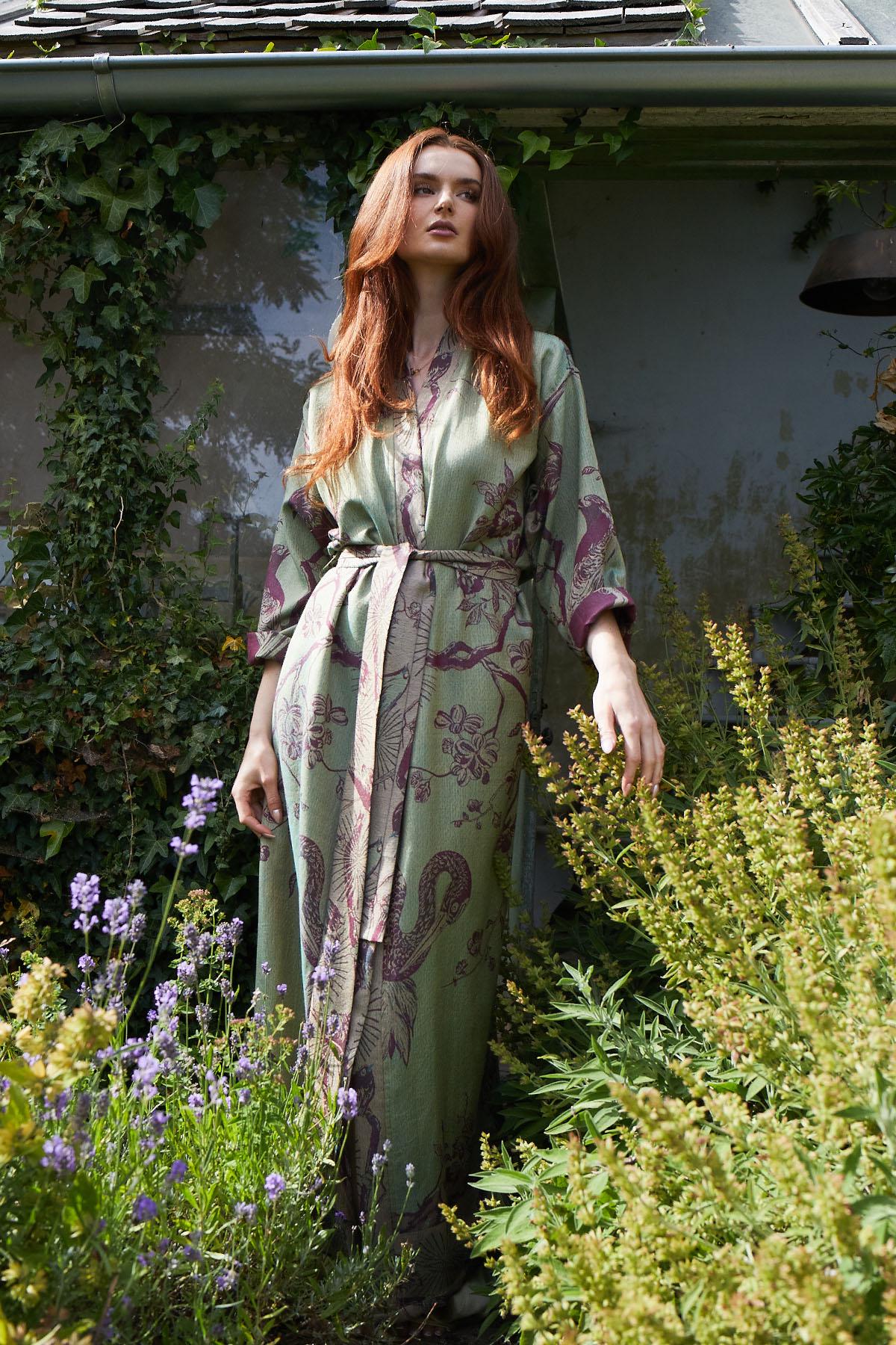 Libelle Grün Kaschmir Kimono Robe Luxus Dress Style Nachtwäsche Libelle Grün Kaschmir Kimono Robe Luxus Dress Style Nachtwäsche von ShibumiStyle