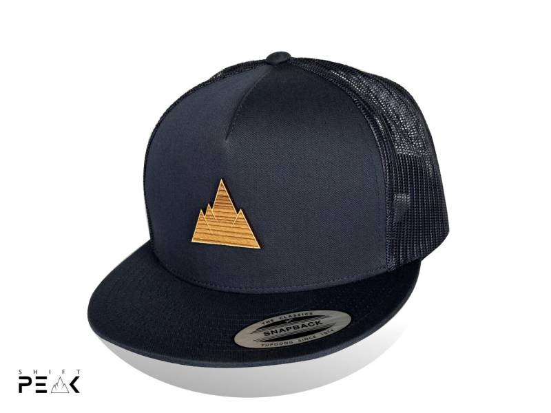 Cap | Holz Logo Trucker Baseball Snapback Geschenk Mann Geburtstagsgeschenk Frau| Magnet| Berg von ShiftPeak