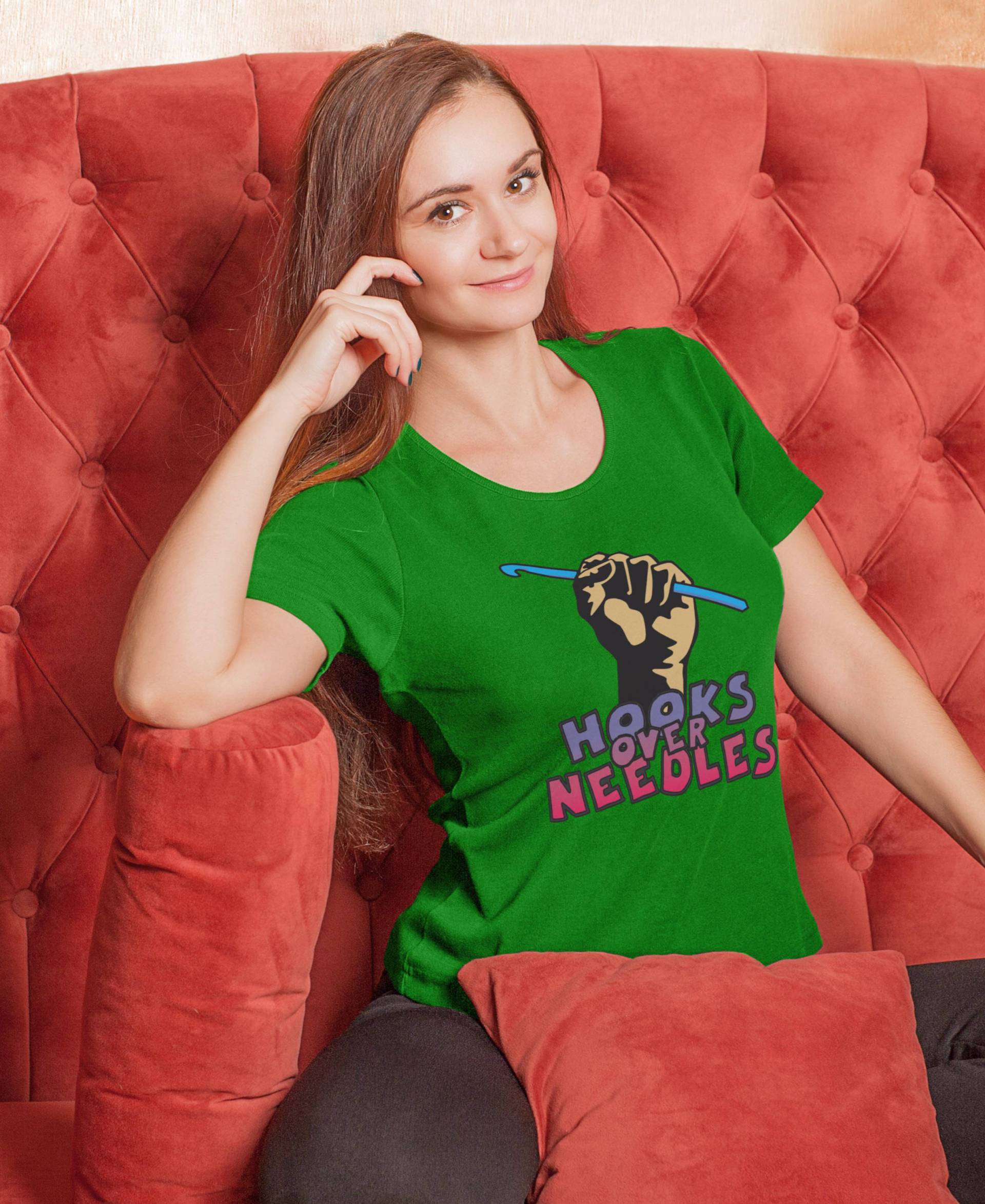 Lustige Häkelnadeln Über Nadeln Graffiti - Adult Unisex Kurze Ärmel T-Shirt-Geschenk Tshirt Für Bastler, Garn-Liebhaber Und Crocheters Lustige Häkelnadeln Über Nadeln Graffiti - Adult Unisex Kurze Ärmel T-Shirt-Geschenk Tshirt Für Bastler, Garn-Liebhaber Und Crocheters von ShikitaMakes