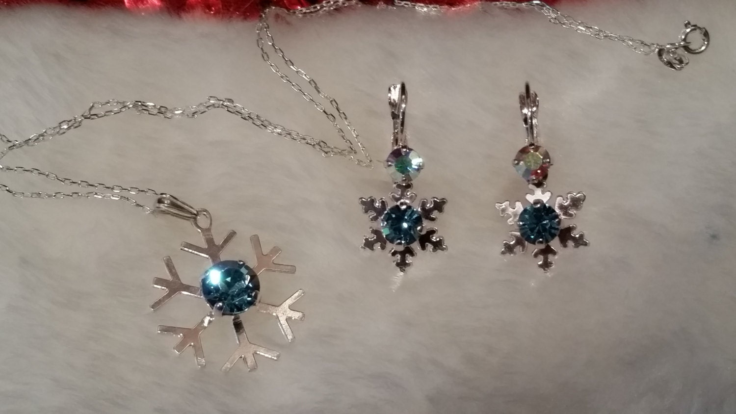 Versilberte Aquamarin Schneeflocken Ohrringe Oder Versilberte Swarovski Anhänger An Sterling Silber Kette Versilberte Aquamarin Schneeflocken Ohrringe Oder Versilberte Swarovski Anhänger An Sterling Silber Kette von ShimmerSparkleShine