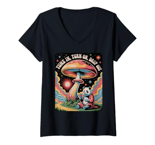 Damen Retro Psychedelic Panda Pilz Cosmic Vibes T-Shirt mit V-Ausschnitt von ShinKai