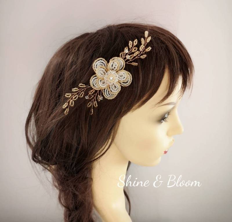 Gold Blumen Braut Haarkamm Kristall & Perle Kopfschmuck Gold Blumen Braut Haarkamm Kristall & Perle Kopfschmuck von ShineAndBloom