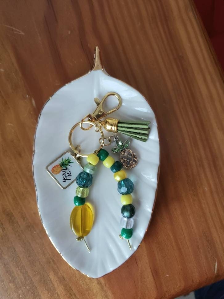 Ananas Schlüsselanhänger - Liebhaber Charm Gelb & Grün Sommer Grüne Quaste Mädchen Geschenkidee So Frisch von ShineBrightAccessory