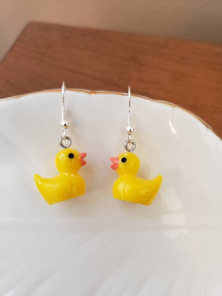 Entenohrringe - Gummiente Entenliebhaber Muttertagsgeschenk Gelbe Ente Entenanhänger Entenschmuck Entensammler Quacksalber Entenohrringe - Gummiente Entenliebhaber Muttertagsgeschenk Gelbe Ente Entenanhänger Entenschmuck Entensammler Quacksalber von ShineBrightAccessory