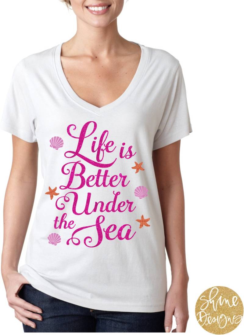 Life Is Better Under The Sea Glitzer Shirt von ShineDesignsTees