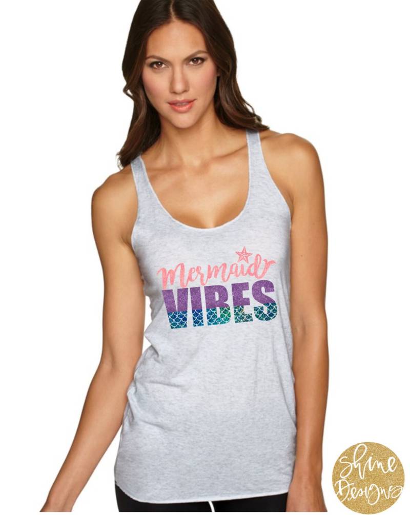 Mermaid Vibes Glitzer Shirt von ShineDesignsTees