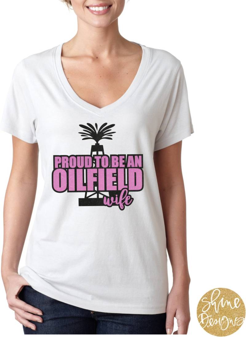 Proud To Be An Oilfield Wife - Glitzer Shirt von ShineDesignsTees