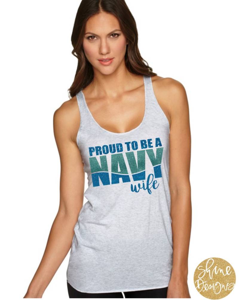 stolz Darauf, Ein Marine-Frau-Glitzer-Shirt Zu Sein von ShineDesignsTees