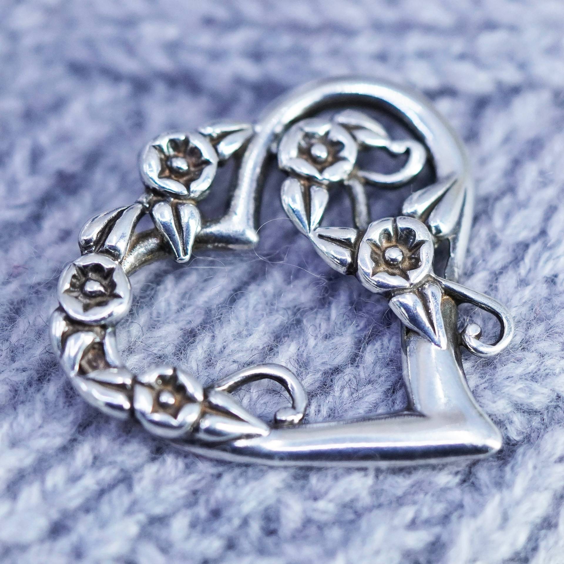 Vintage Sterling 925 Silber Filigraner Herz Anhänger Mit Blumendetails, Gestempelt Signiert von ShineOnceMore