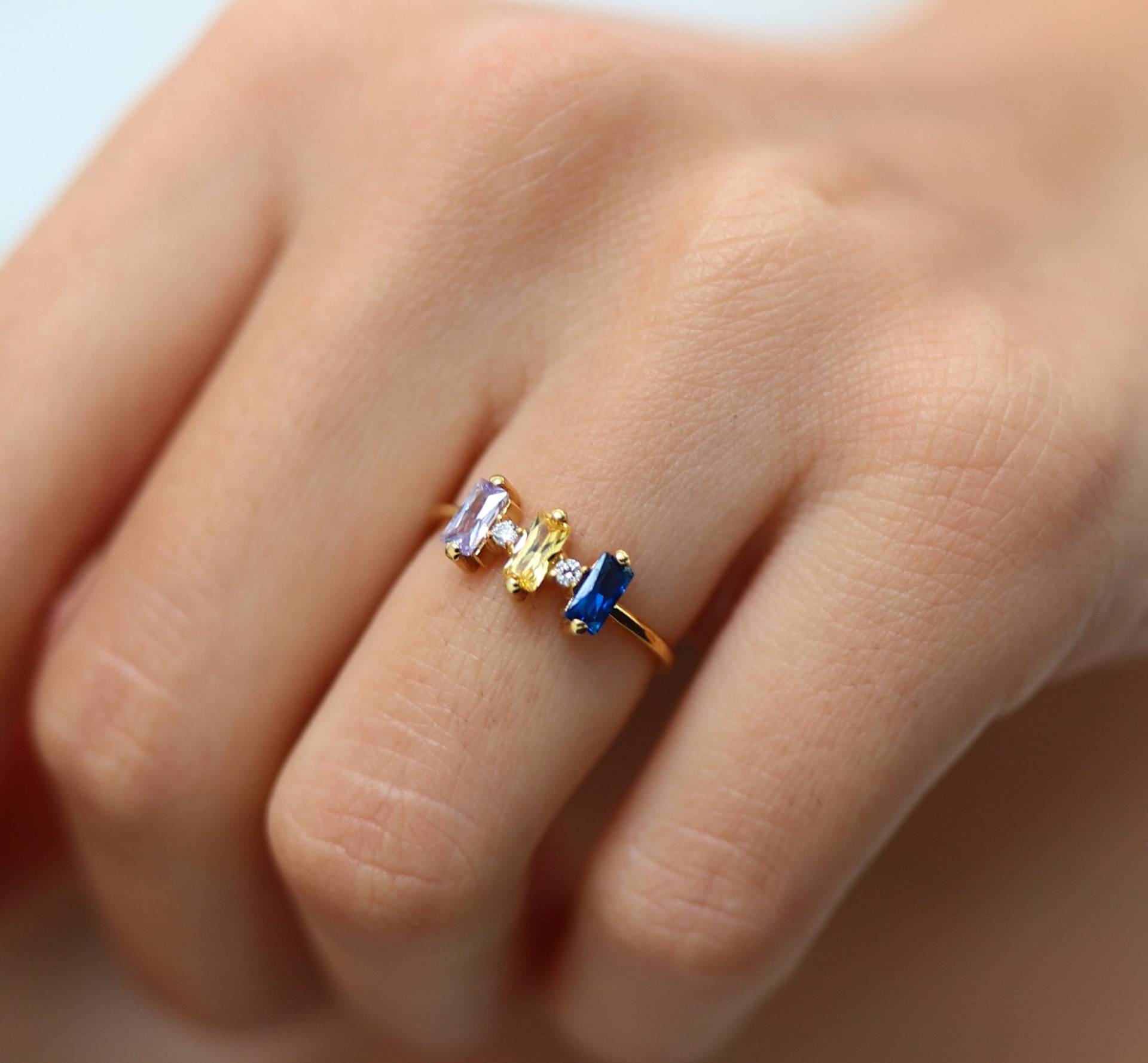 stacking Birthstone Ring Cz Edelstein, Personalisierter Familien Schmuck von ShinebyLiz