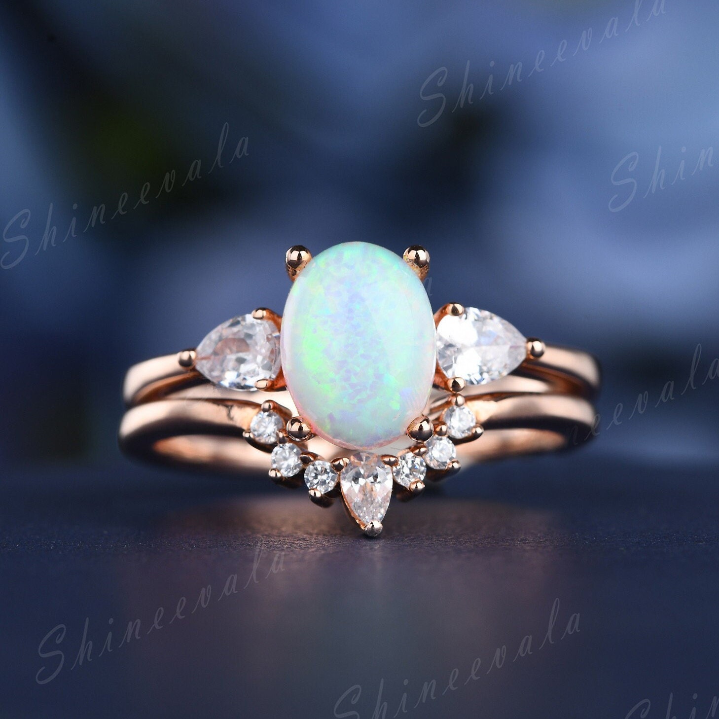 8x6mm Oval Weißer Opal Verlobungsring Set, Ehering Moissanite Ring Geschwungener Ehering, Drei Steine Ring, Versprechen von Shineevala