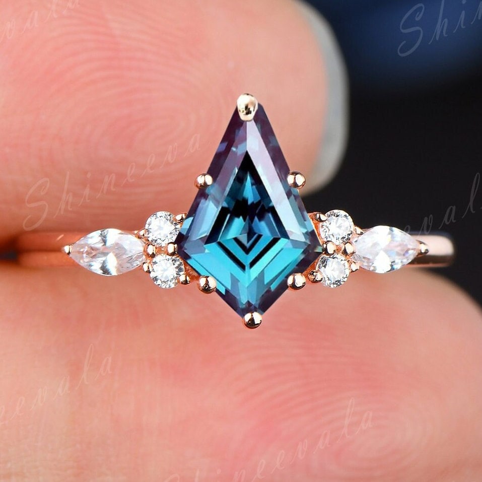 Drachen Geschnitten Vintage Alexandrit Verlobungsring Silber Gold Juni Birthstone Ehering Art-Deco-Cluster Versprechen Ring Geschenk Für Sie von Shineevala