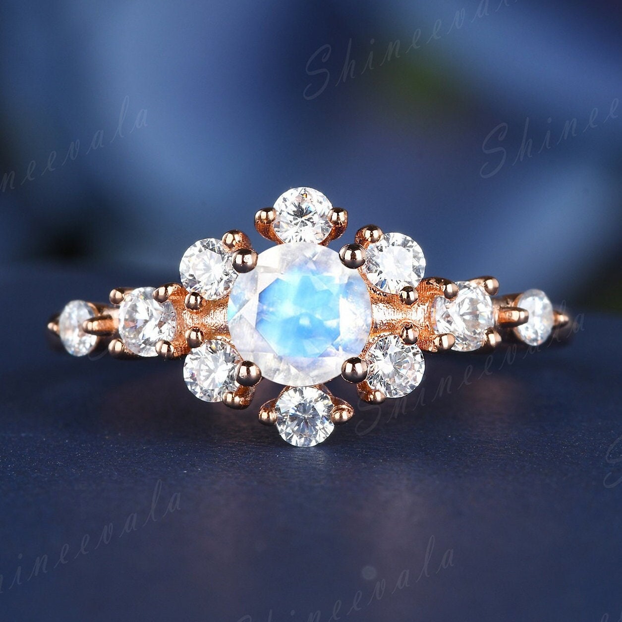 Einzigartige Mondstein Versprechen Ring Sterling Silber Ehering Frauen Rose Gold Moissanite 5mm Rundschliff Natürlichen Blau Halo von Shineevala