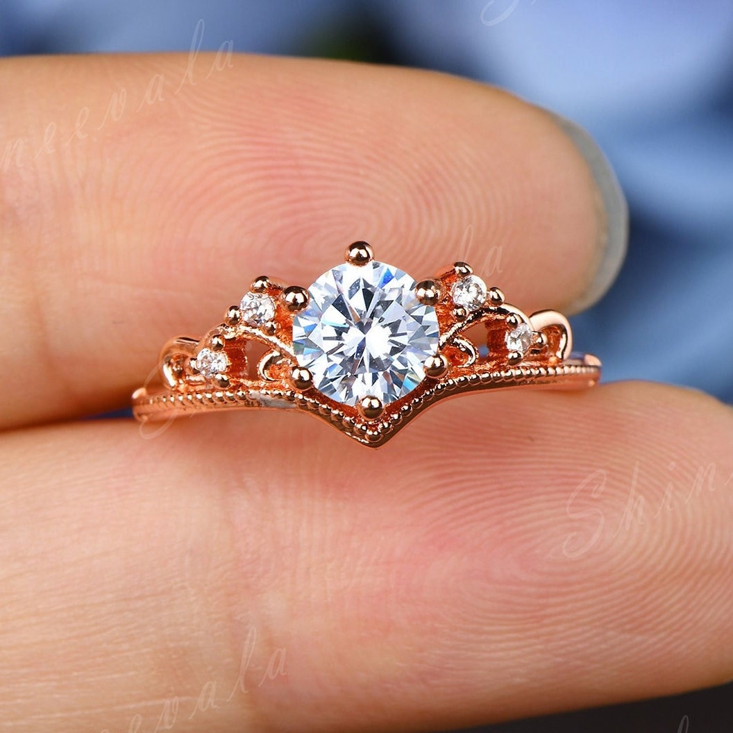 Einzigartiger Moissanit Roségold Verlobungsring Vintage Floral Diamant Ehering Milgrain Krone Ring Victoria Zierliche Versprechen von Shineevala