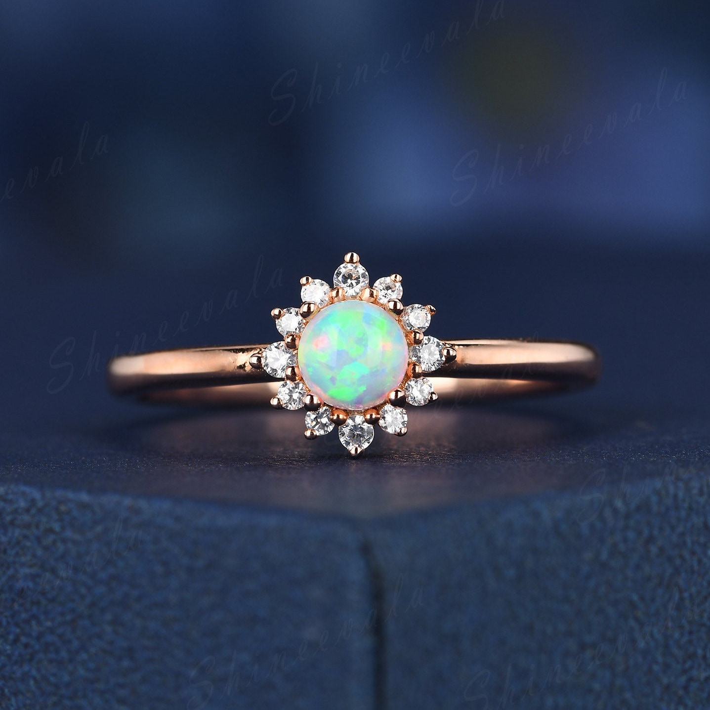 Einzigartiger Opal Ring Vintage Verlobungsring Sterling Silber Weiß Feuer Ehering Rosegold Moissanit Halo Oktober Geburtsstein von Shineevala