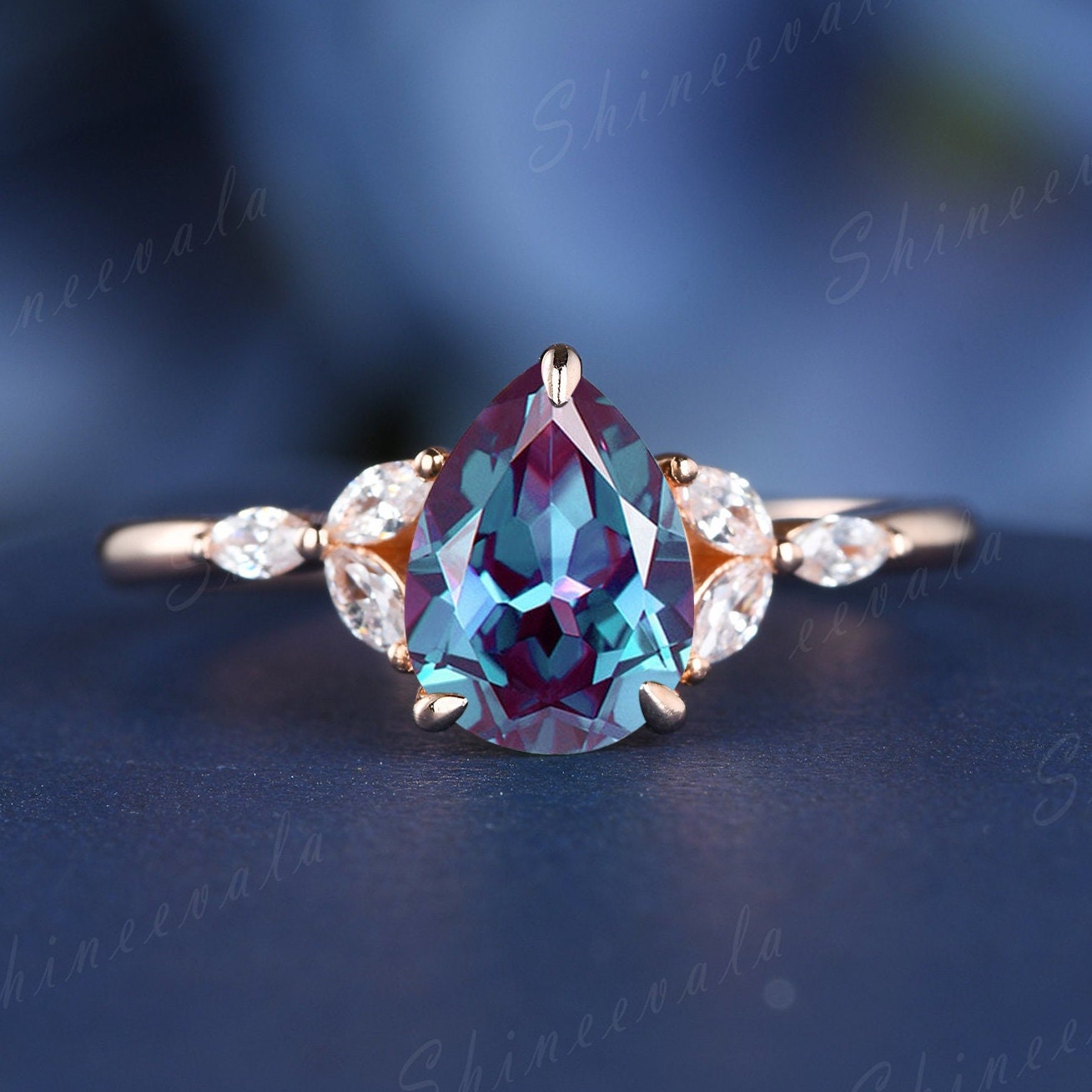 Floral Alexandrit Ring Birnenförmig Verlobungsring Marquise Cut Moissanite Floral Ehering Juni Geburtsstein Solitärring 14K Rose Gold von Shineevala