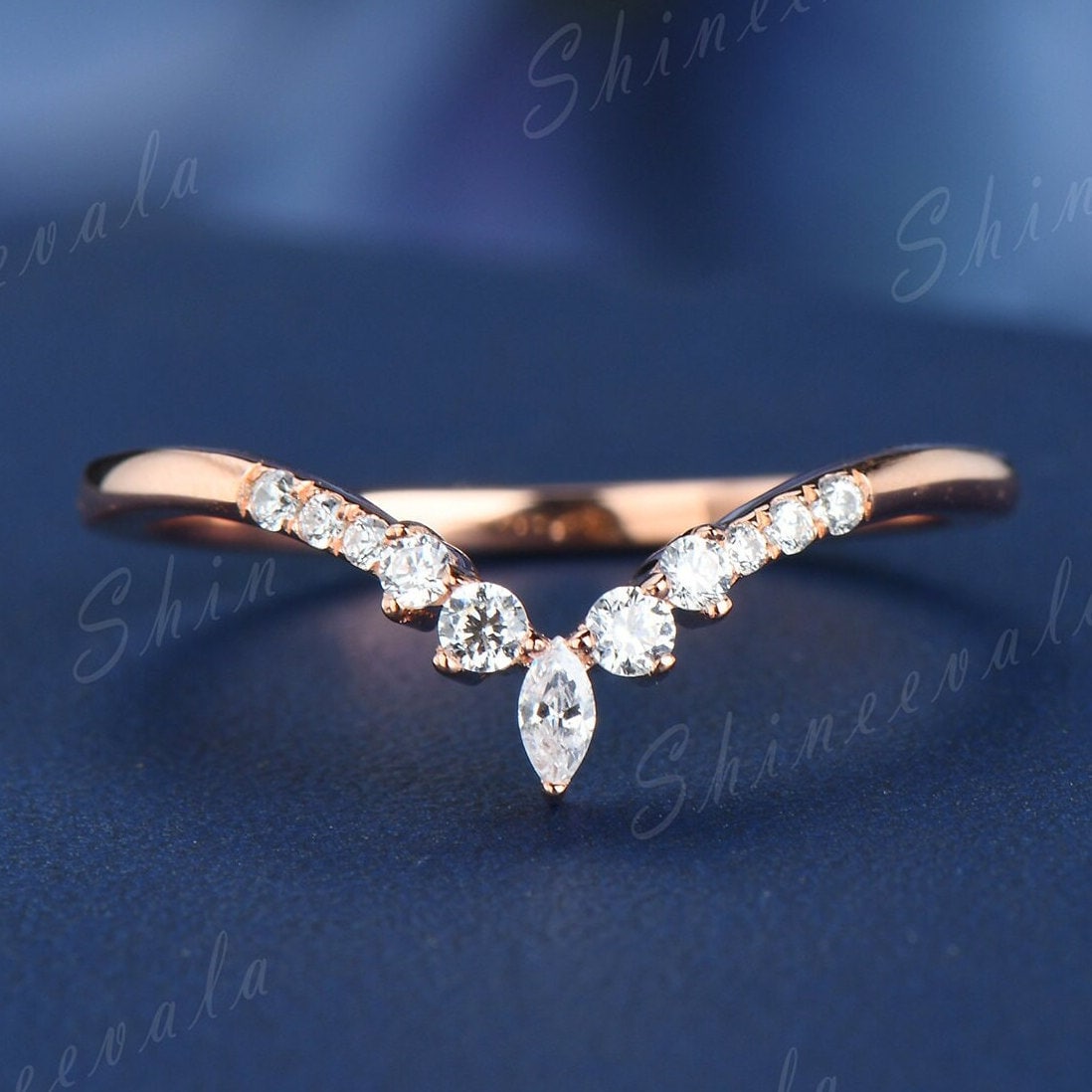 Geschwungener Ehering Frauen Diamant Ring 14K Rose Gold Marquise Moissanite Stapelbarer Tiara Zierliche Halb Eternity Ringe Personalisiert von Shineevala