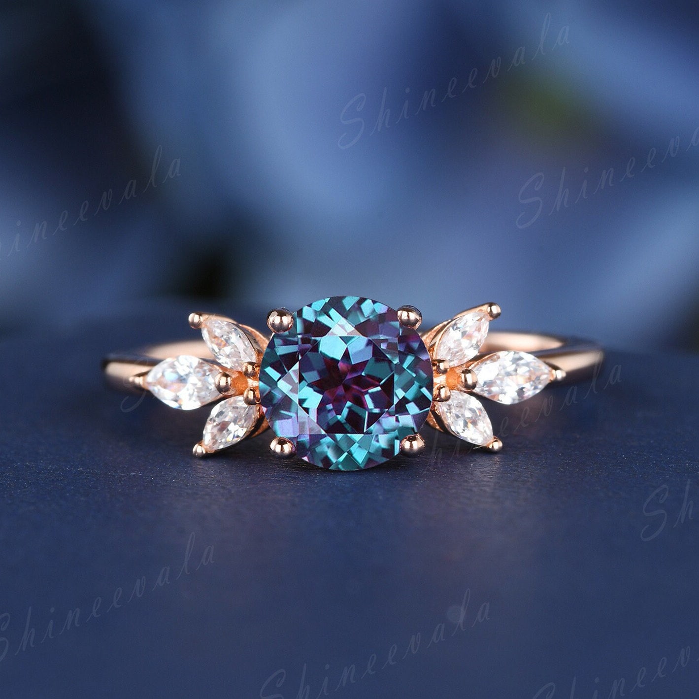 Runde Alexandrit Verlobungsring Antike Rose Gold Ring Frauen Moissanite Ehering Braut Individueller Schmuck von Shineevala