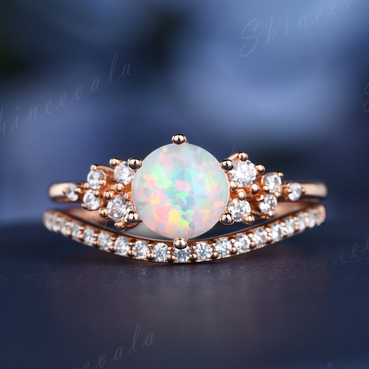 Weißer Opal Verlobungsring Set, Sterling Silber Ring, Rund Geschliffener Cluster Halbe Ewigkeit Diamant Ehering, Stapelring Set von Shineevala