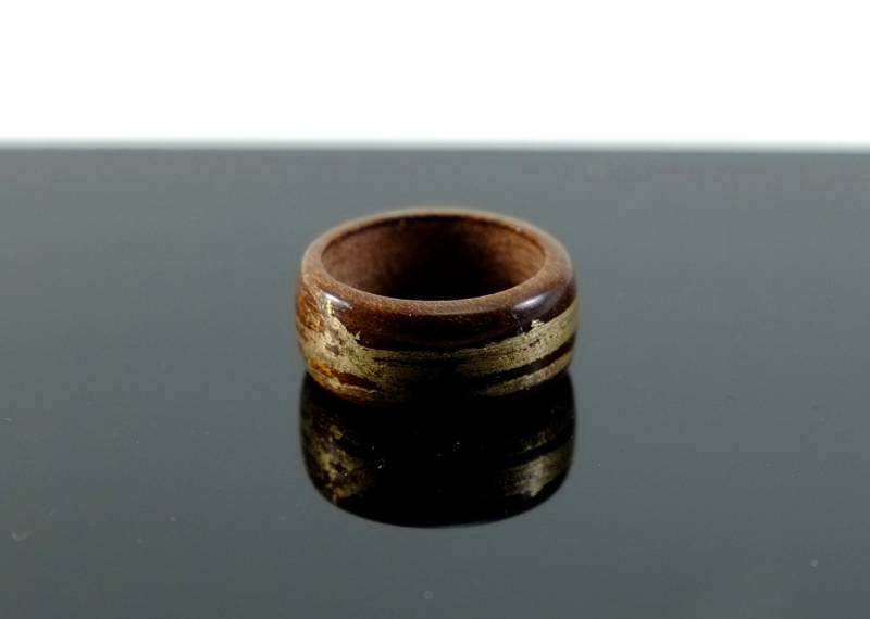 Teak Und Mond Gold Holzring Teak Und Mond Gold Holzring von Shinium