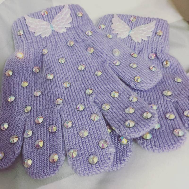 Verteilen Sie Ihre Wings & Bow-Dazzled Handschuhe von ShinyHandz