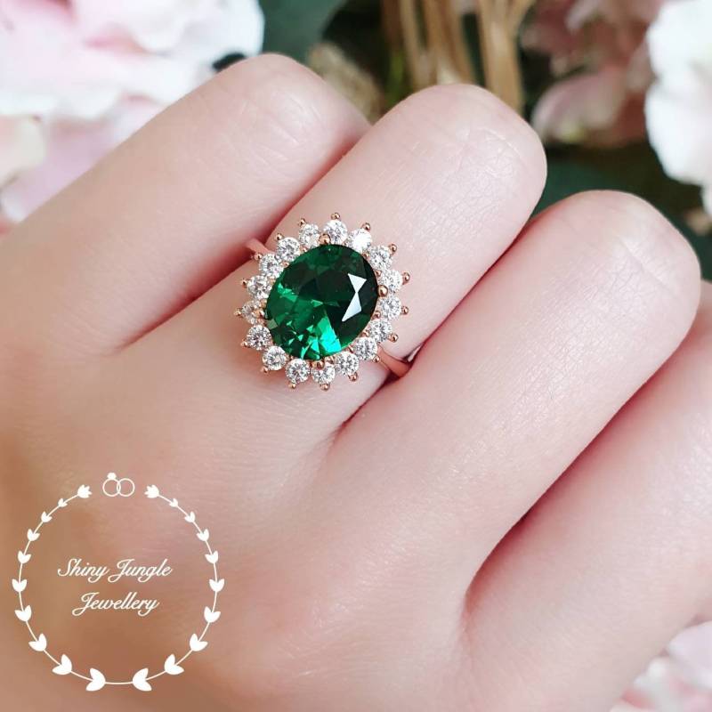 Halo Smaragd Verlobungsring, 3 Karat 8 10 Mm Smaragdring Im Ovalschliff, Royal Design Grüner Edelstein Versprechensring, Mai Birthstone Geschenk von ShinyJungleJewellery