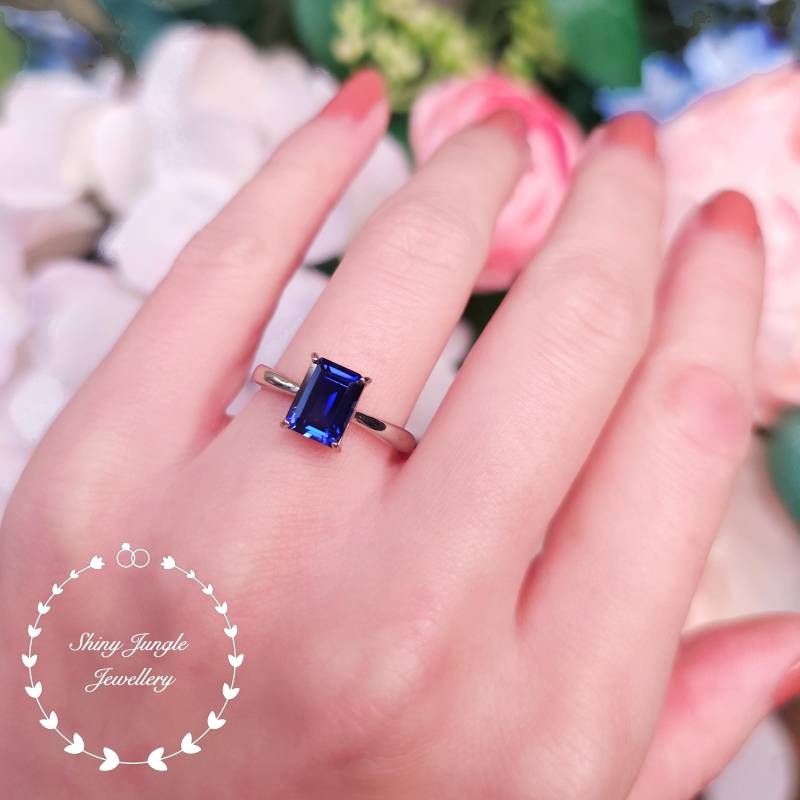 Saphir-Verlobungsring Im Smaragdschliff, 2 Karat 6 8 Mm Rechteckiger Echter Saphir Solitär, September Birthstone Versprechensring von ShinyJungleJewellery