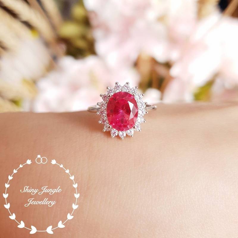 Seltener Echter Labrador Padparadscha Saphir Halo Verlobungsring Oval 8 10 Sunset Orangy Rosa September Birthstone Statement Ring von ShinyJungleJewellery