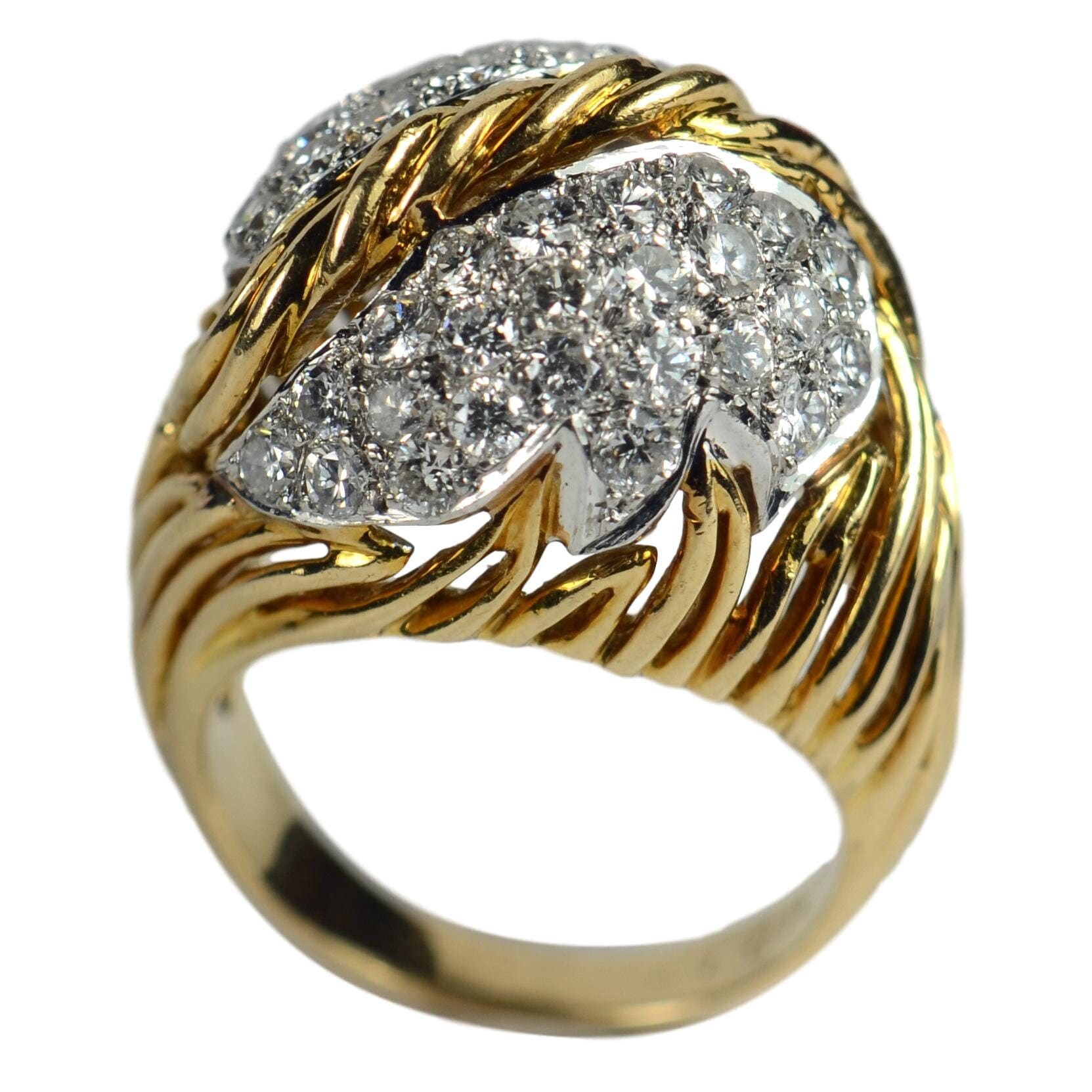 Diamant 18K Gold Blatt Kuppel Ring, Um 1950 von ShinyPrettyThingsLtd