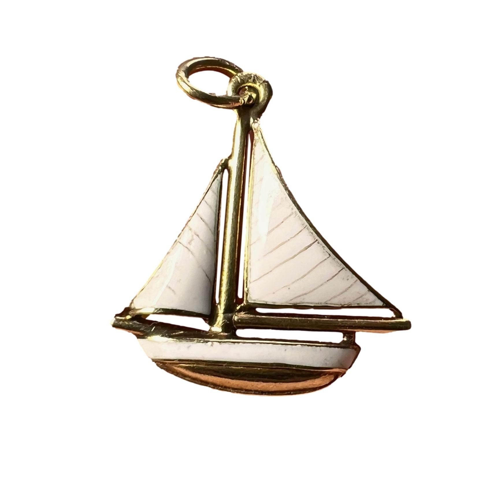 Weiße Segelyacht 14K Gelbgold Emaille Charm Anhänger von ShinyPrettyThingsLtd