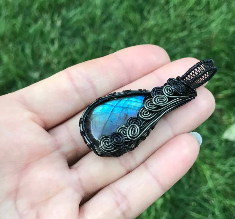 Wire Wrap Hell Blauer Blitz Labradorit Draht Gewickelt Blau Teardrop Halskette Wire Wrap Hell Blauer Blitz Labradorit Draht Gewickelt Blau Teardrop Halskette von ShireysShineysnShite