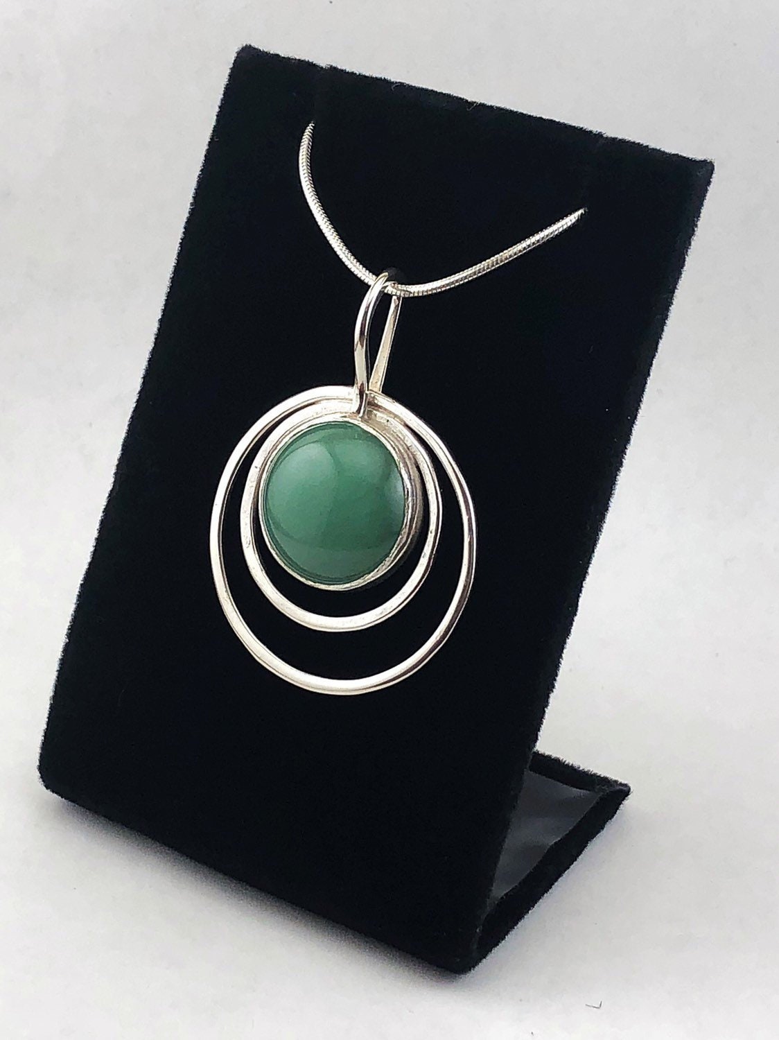 Silber Grün Aventurin Edelstein Kreis Anhänger Halskette von ShiriDaniella
